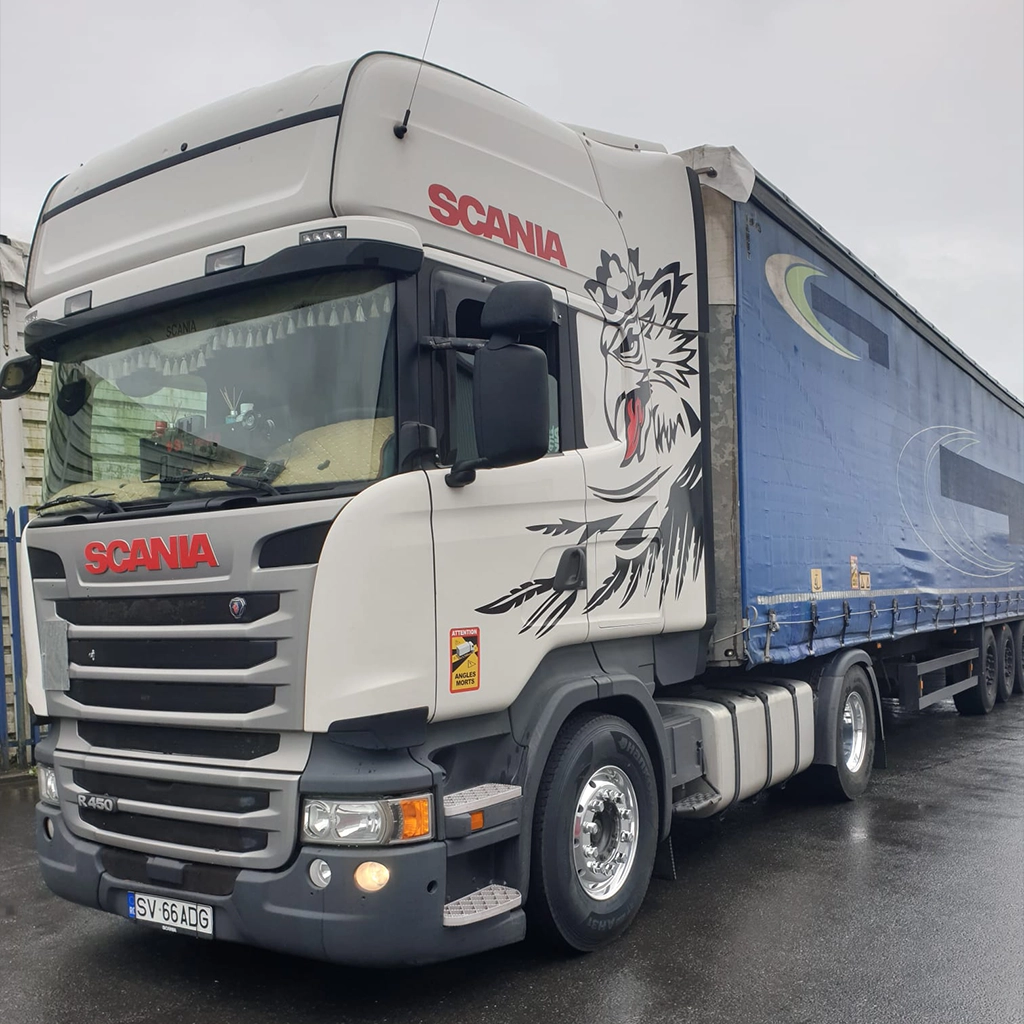 Camion Scania cu semiremorca cu prelata
